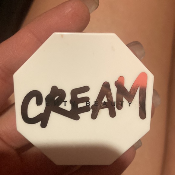 Fenty - Picture 4 of 4